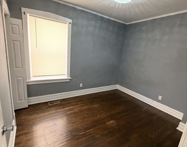 1220 S 59th Court - Photo Thumbnail 4