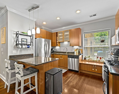 1949 W Leland Avenue - Photo Thumbnail 4