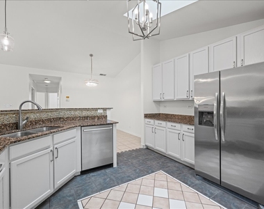 2421 Madiera Court - Photo Thumbnail 14