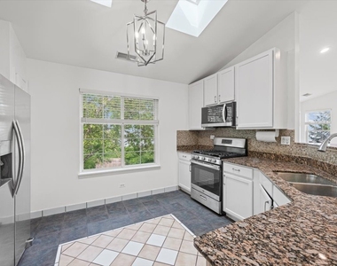 2421 Madiera Court - Photo Thumbnail 15
