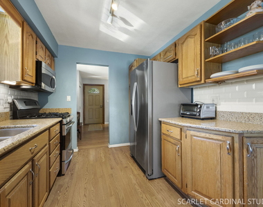 363 Marion Avenue - Photo Thumbnail 3