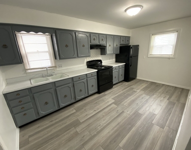 214 S Bloomington Street - Photo Thumbnail 3