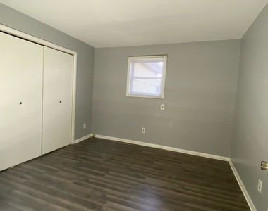 214 S Bloomington Street - Photo Thumbnail 6