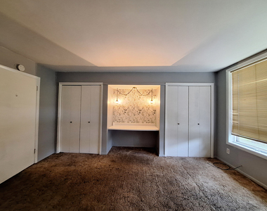 214 S Bloomington Street - Photo Thumbnail 5