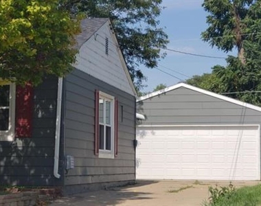950 40th Street - Photo Thumbnail 3