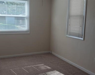 950 40th Street - Photo Thumbnail 20