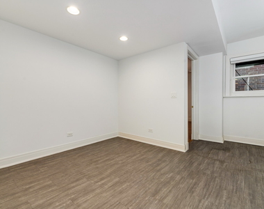 202 E Walton Place - Photo Thumbnail 12