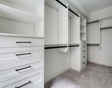 202 E Walton Place - Photo Thumbnail 18