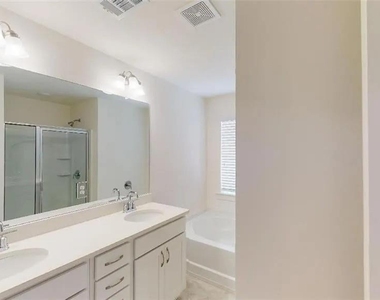 5336 Brooklands Drive - Photo Thumbnail 16