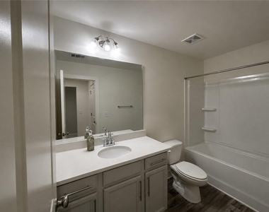 5336 Brooklands Drive - Photo Thumbnail 9