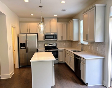 5336 Brooklands Drive - Photo Thumbnail 7