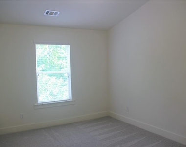 5336 Brooklands Drive - Photo Thumbnail 13