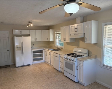 2064 Montrose Drive - Photo Thumbnail 4