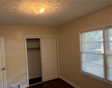 2064 Montrose Drive - Photo Thumbnail 13