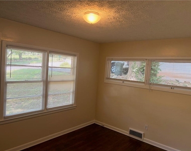 2064 Montrose Drive - Photo Thumbnail 12