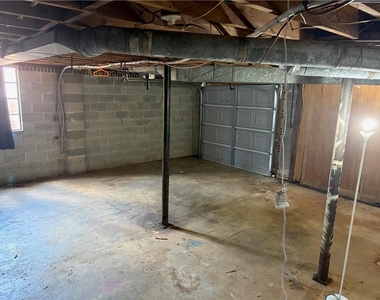 2064 Montrose Drive - Photo Thumbnail 14