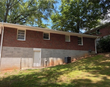 2064 Montrose Drive - Photo Thumbnail 16