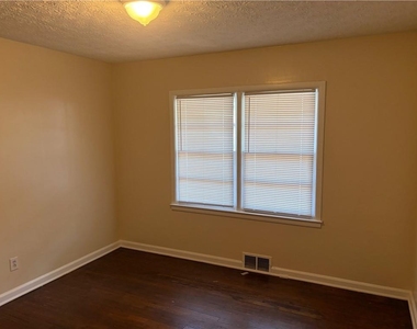 2064 Montrose Drive - Photo Thumbnail 10