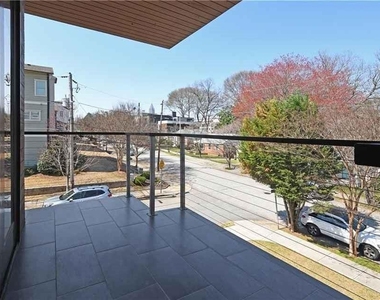 669 East Avenue Ne - Photo Thumbnail 13