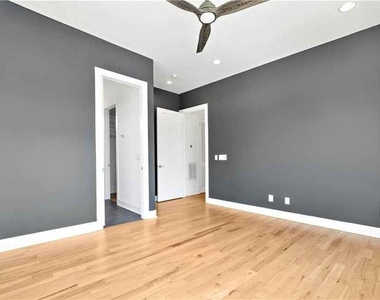669 East Avenue Ne - Photo Thumbnail 18