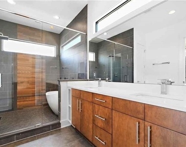 669 East Avenue Ne - Photo Thumbnail 15