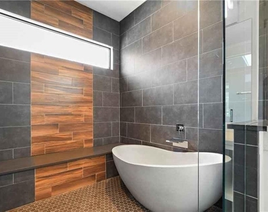 669 East Avenue Ne - Photo Thumbnail 16
