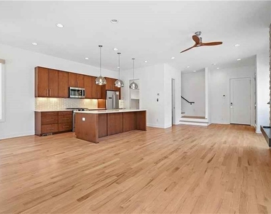 669 East Avenue Ne - Photo Thumbnail 7