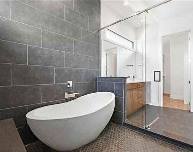 669 East Avenue Ne - Photo Thumbnail 17