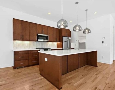 669 East Avenue Ne - Photo Thumbnail 8