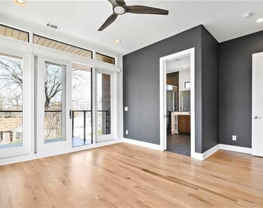 669 East Avenue Ne - Photo Thumbnail 10