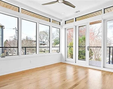 669 East Avenue Ne - Photo Thumbnail 14
