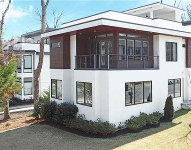 669 East Avenue Ne - Photo Thumbnail 2