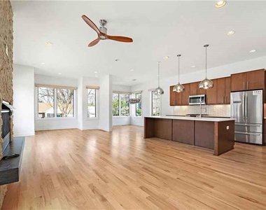 669 East Avenue Ne - Photo Thumbnail 5