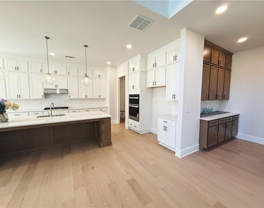 2450 Colliers Lane - Photo Thumbnail 32