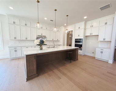 2450 Colliers Lane - Photo Thumbnail 19