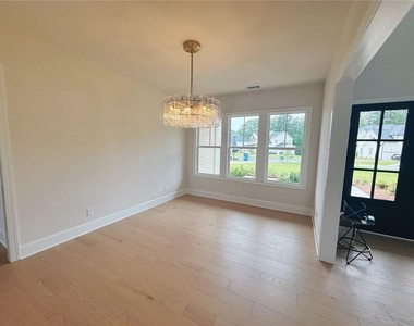 2450 Colliers Lane - Photo Thumbnail 7