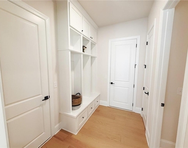 2450 Colliers Lane - Photo Thumbnail 25