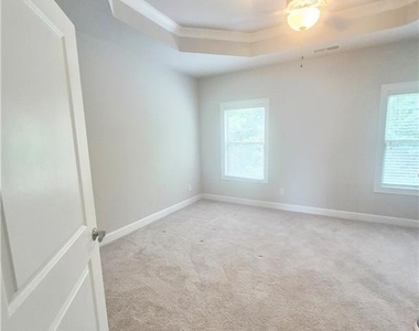 6596 Marlowe Glen Way - Photo Thumbnail 13