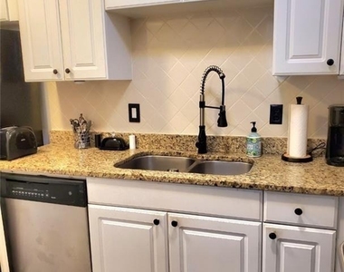 6980 Roswell Road - Photo Thumbnail 7