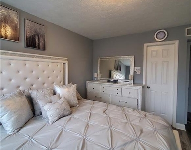 6980 Roswell Road - Photo Thumbnail 13