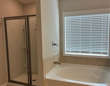 1335 Hampton Oaks Drive - Photo Thumbnail 11