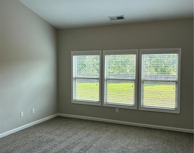 1335 Hampton Oaks Drive - Photo Thumbnail 8