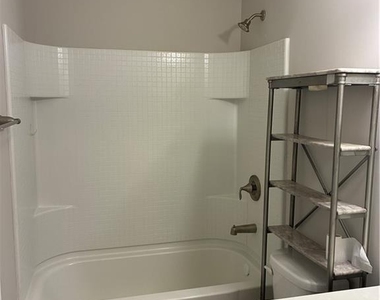 1335 Hampton Oaks Drive - Photo Thumbnail 14