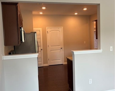 1335 Hampton Oaks Drive - Photo Thumbnail 7