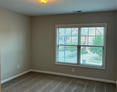 1335 Hampton Oaks Drive - Photo Thumbnail 13