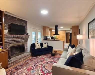 3082 Greenbrook Way Ne - Photo Thumbnail 5