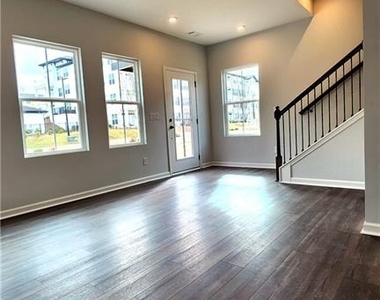 800 Cameron Trail - Photo Thumbnail 4