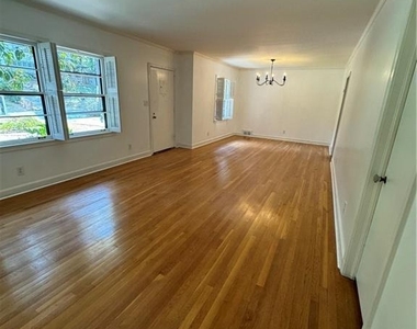 564 Wimbledon Road Ne - Photo Thumbnail 6