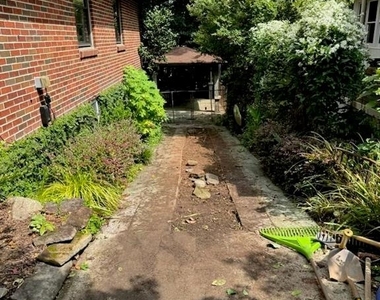 564 Wimbledon Road Ne - Photo Thumbnail 5