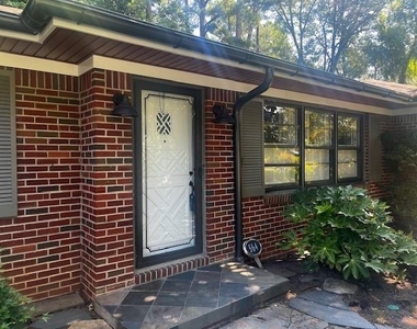 564 Wimbledon Road Ne - Photo Thumbnail 1